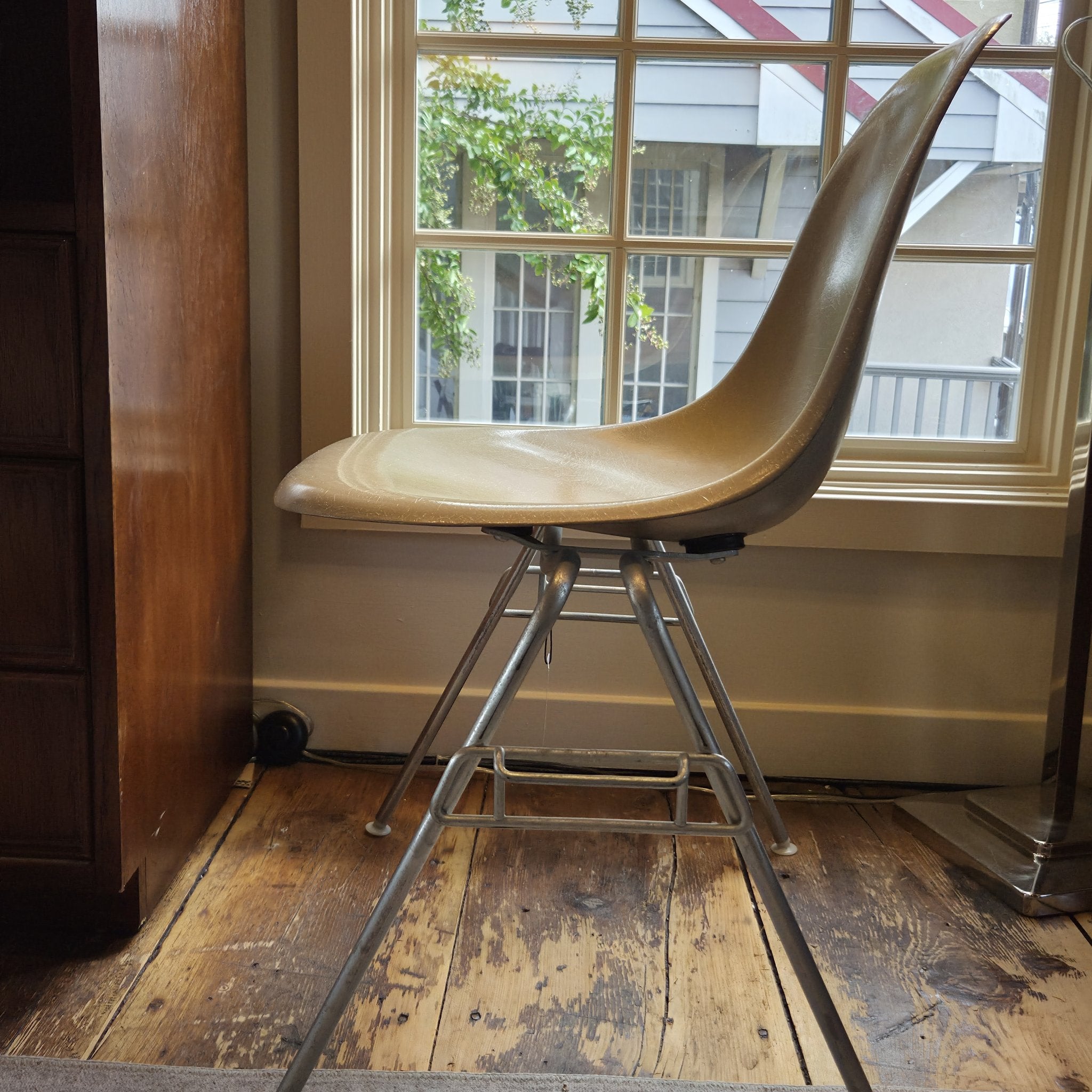 Eames Fiberglass Side Chair by Herman Miller, vintage, view 2